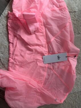 ALO Yoga Neon Bubblegum Pink Cropped Pullover